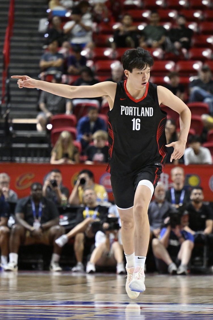 ?杨瀚森：我在场上需要去支配球 让大家都能融入到比赛当中