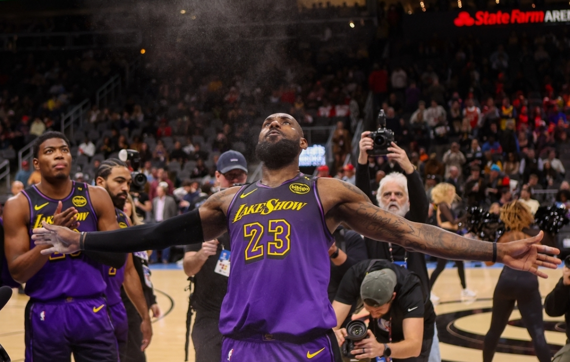 奇异果app-开拓者队记：湖人付费让詹姆斯给别队打球？搞笑吧！