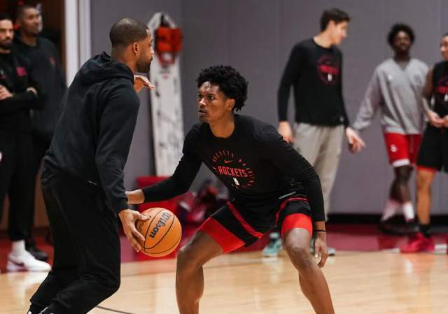 奇异果官网-乌度卡乱用人，火箭队仅8人轮换，双锋线31中9，阿门没三分上限低